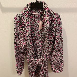 Victoria’s Secret Leopard Heart Robe. Size XS/S.